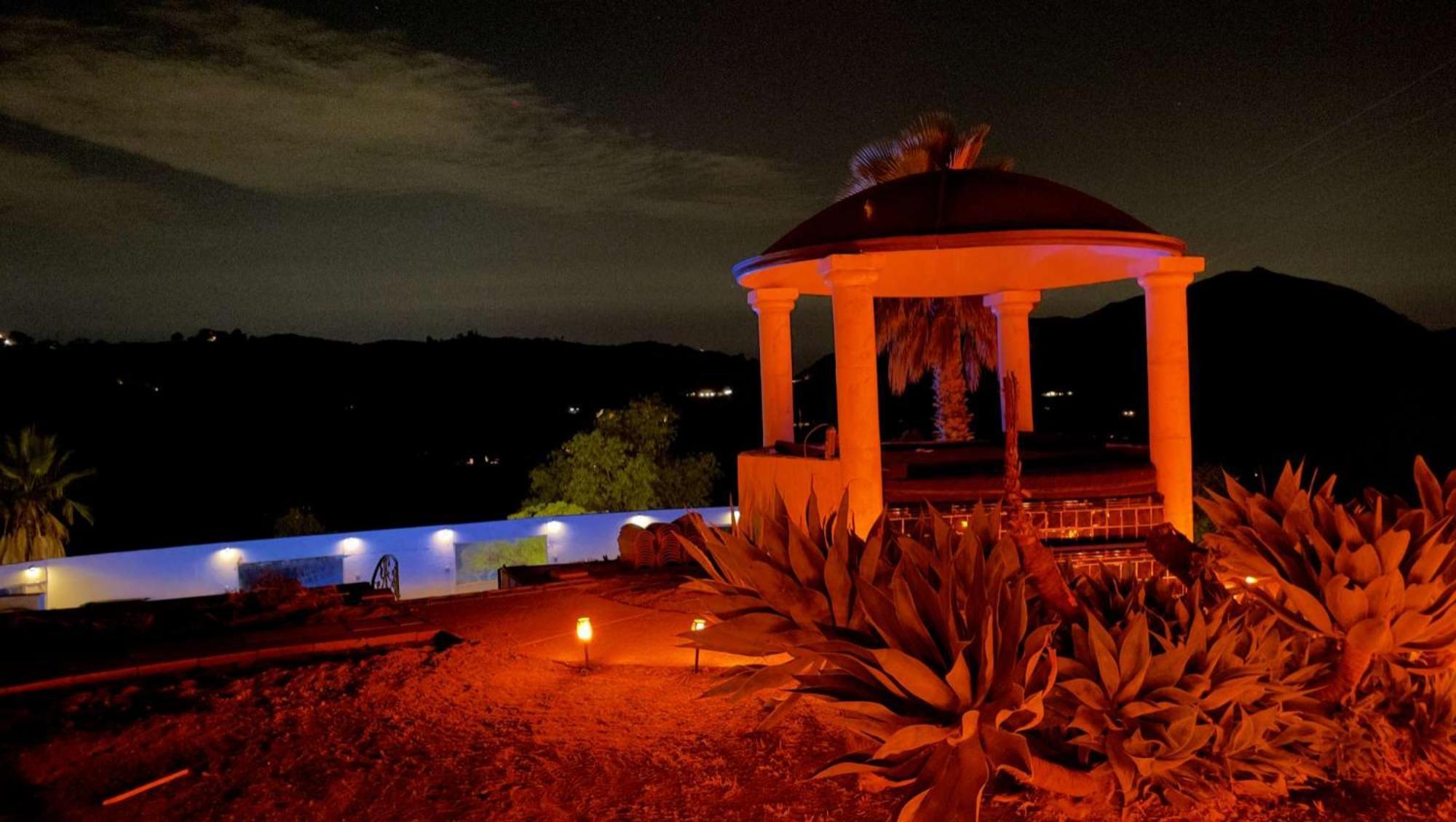 Private Home On 10 Acres - Heated Salt Pool & Jacuzzi, Mountain & City Views, Horseshoes, Basketball, Bbq, Golf Putting, Foosball, Croquet, Bose Stereo, White Cotton Bedding - Hilltop Hacienda, Pool Heat Optional Jamul エクステリア 写真