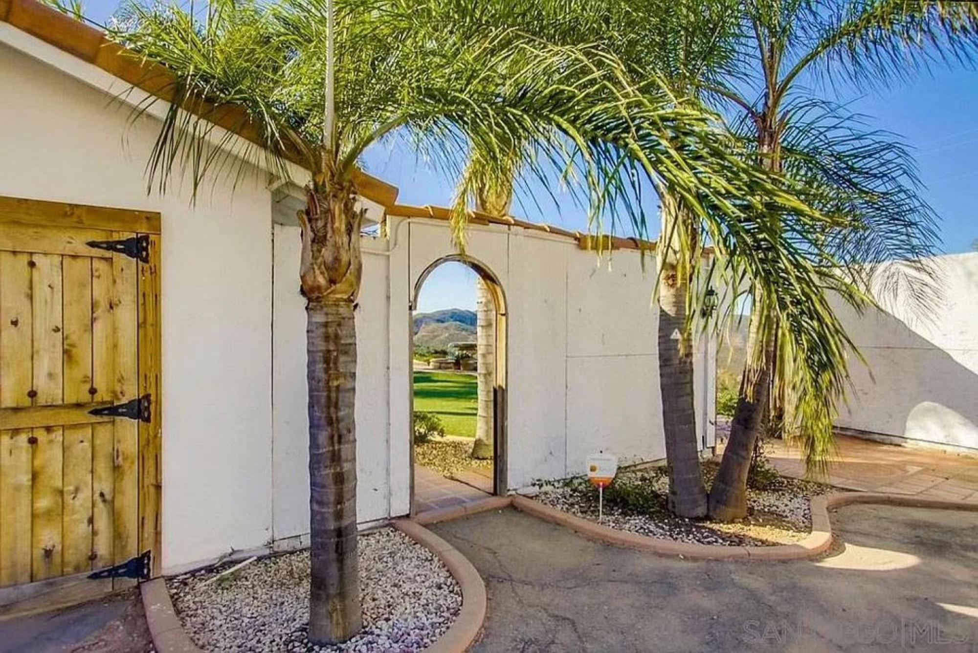 Private Home On 10 Acres - Heated Salt Pool & Jacuzzi, Mountain & City Views, Horseshoes, Basketball, Bbq, Golf Putting, Foosball, Croquet, Bose Stereo, White Cotton Bedding - Hilltop Hacienda, Pool Heat Optional Jamul エクステリア 写真