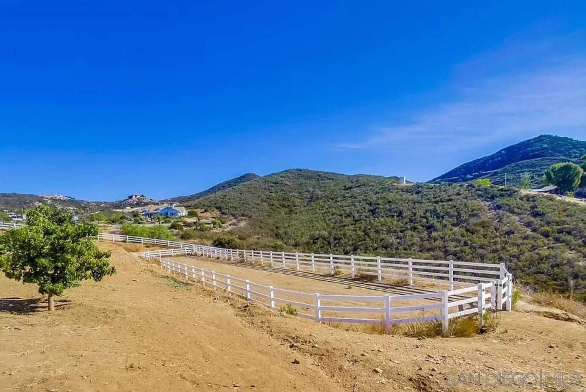 Private Home On 10 Acres - Heated Salt Pool & Jacuzzi, Mountain & City Views, Horseshoes, Basketball, Bbq, Golf Putting, Foosball, Croquet, Bose Stereo, White Cotton Bedding - Hilltop Hacienda, Pool Heat Optional Jamul エクステリア 写真