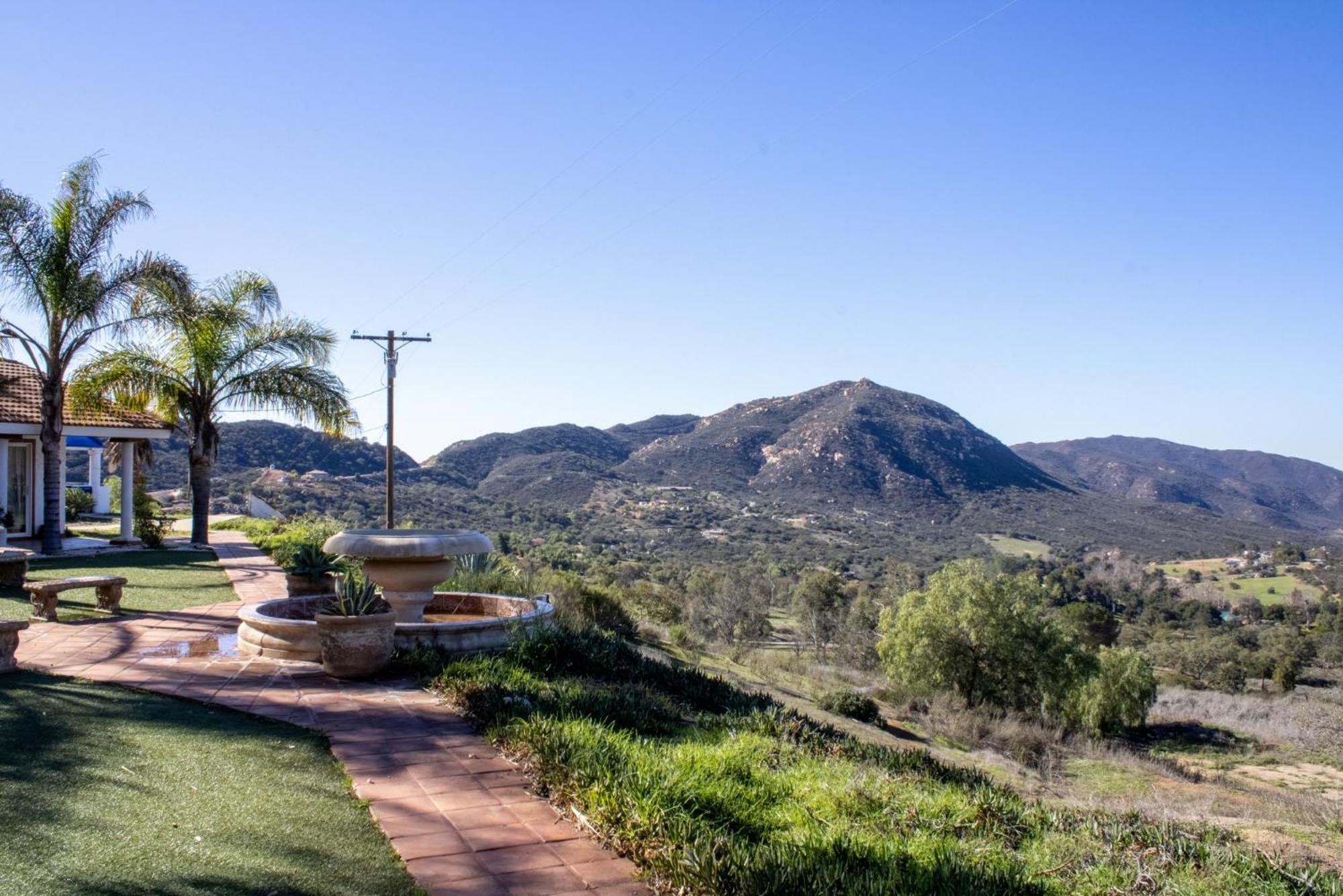 Private Home On 10 Acres - Heated Salt Pool & Jacuzzi, Mountain & City Views, Horseshoes, Basketball, Bbq, Golf Putting, Foosball, Croquet, Bose Stereo, White Cotton Bedding - Hilltop Hacienda, Pool Heat Optional Jamul エクステリア 写真