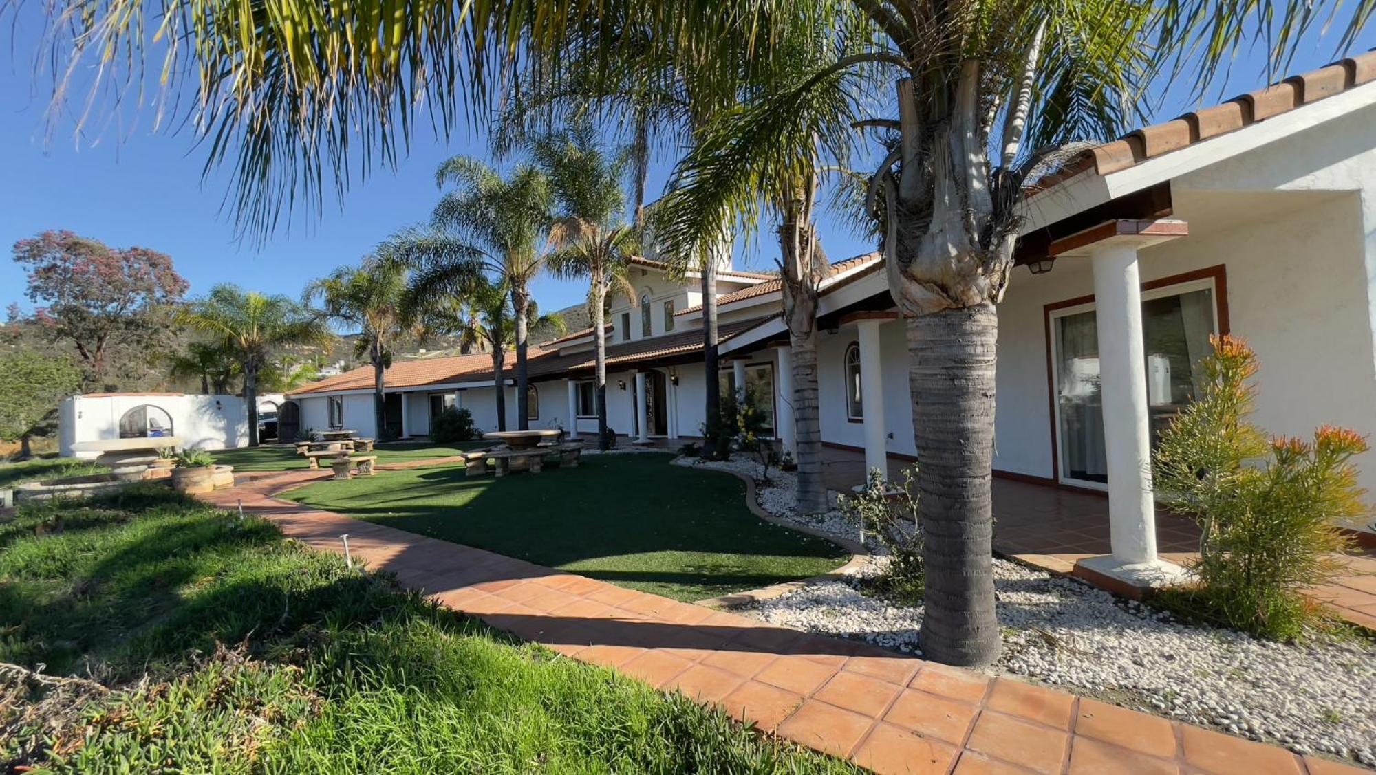 Private Home On 10 Acres - Heated Salt Pool & Jacuzzi, Mountain & City Views, Horseshoes, Basketball, Bbq, Golf Putting, Foosball, Croquet, Bose Stereo, White Cotton Bedding - Hilltop Hacienda, Pool Heat Optional Jamul エクステリア 写真